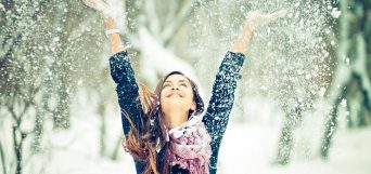 femme hiver bonheur
